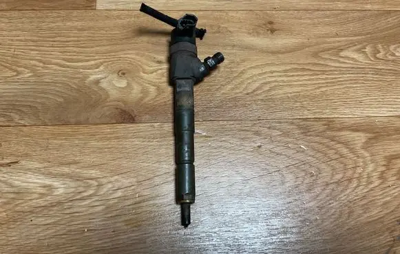 Opel Insignia A Fuel injector 0445110327