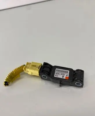 Suzuki Grand Vitara II Airbag deployment crash/impact sensor 3893065J30 W002T11871