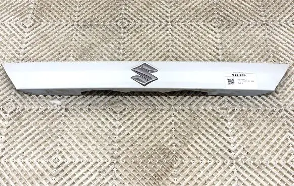 Suzuki Vitara (LY) Trunk door license plate light bar 8394154P0