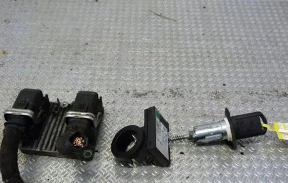 Opel Meriva B Engine ECU kit and lock set 13105214
