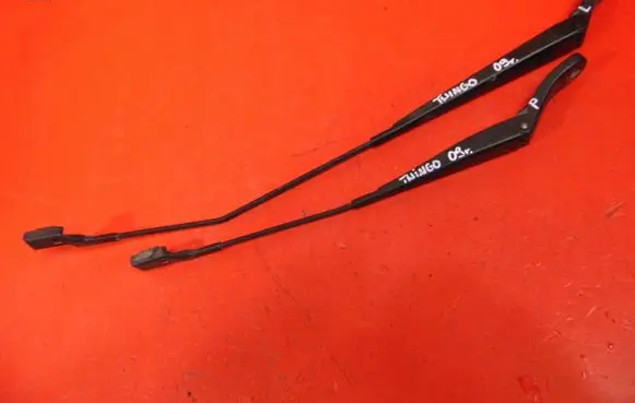 Renault Twingo II Front wiper blade arm 8200725624D 8200725625D