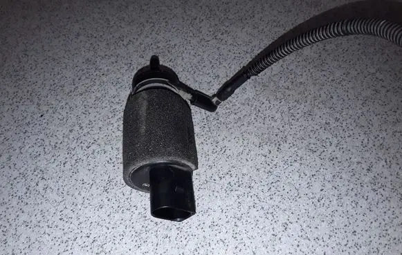 BMW 3 E46 Windscreen/windshield washer pump 8362154