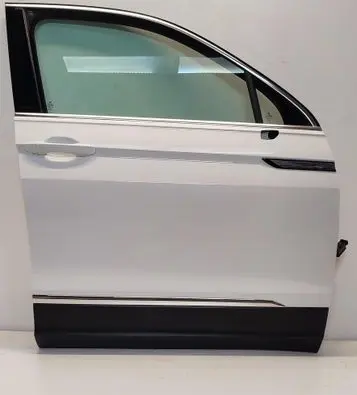 Volkswagen Tiguan Front door 5NA831056N