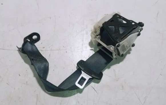 Audi A4 S4 B6 8E 8H Rear seatbelt 8E5857805E 14JAN022235 6075200