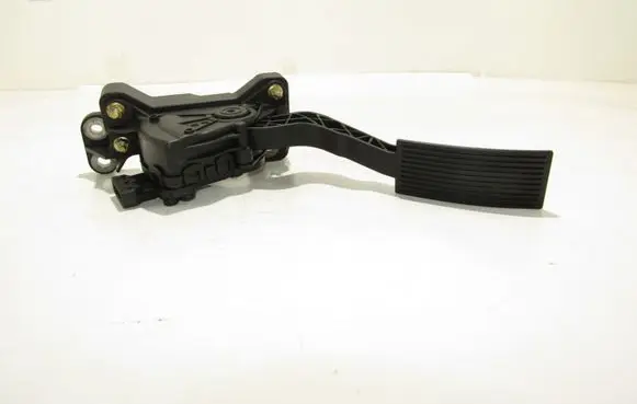 Nissan Pathfinder R51 Accelerator throttle pedal 18002EB400