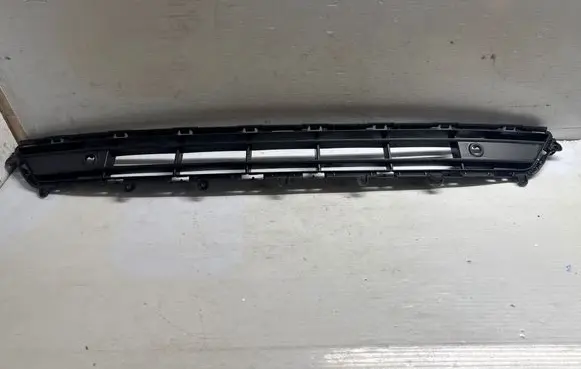 Volvo XC40 Front bumper lower grill 31449342