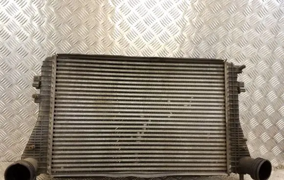 Volkswagen Jetta VI Intercooler radiator