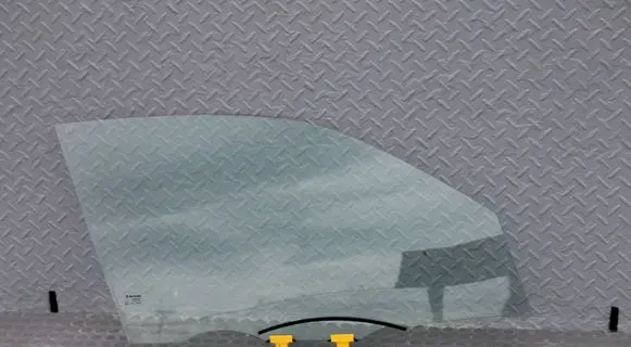 Suzuki Vitara (LY) Front door window glass four-door SZYBA-DRZWI-RH