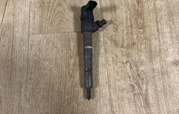 Opel Insignia A Fuel injector 0445110