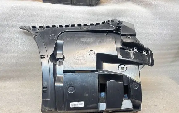 BMW 5 G30 G31 G38 Bumper support mounting bracket corner 7387315