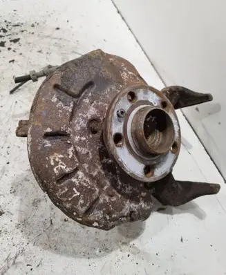 Volkswagen Polo IV 9N3 Front wheel hub spindle knuckle