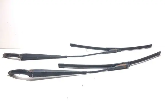 Volvo V70 Front wiper blade arm 30697573