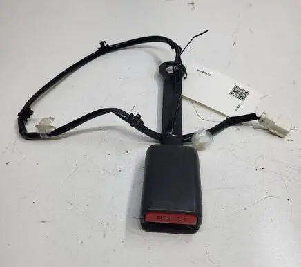 Nissan Leaf I (ZE0) Front seatbelt buckle 623808300B 0908120