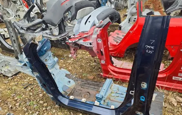 Suzuki SX4 S-Cross Front sill (body part) 