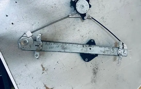 Subaru Impreza III Front door window regulator with motor