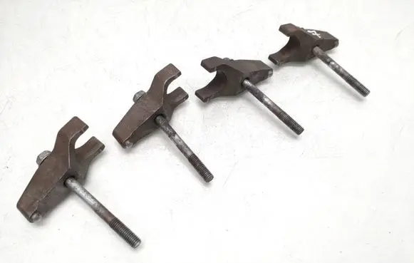 Toyota Avensis T270 Fuel Injector clamp holder 