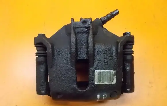 Peugeot 1007 Front brake caliper