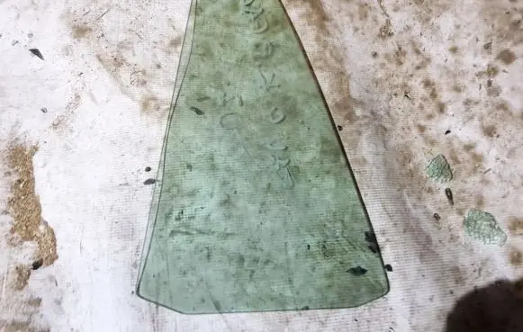 Toyota RAV 4 (XA20) Rear vent window glass 