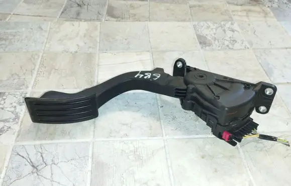 Mazda 3 I Accelerator throttle pedal 4M519F836AH 6PV00864101