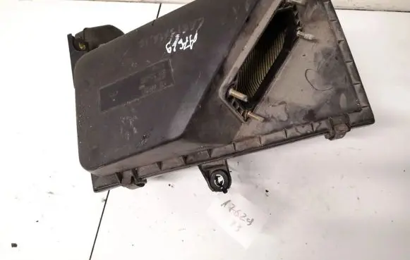 Mitsubishi Carisma Air filter box mb957381 mr224492