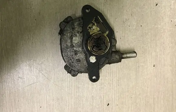 Mercedes-Benz CLK A209 C209 Vacuum pump A2712301465