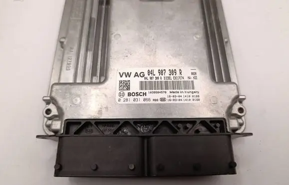 Volkswagen Golf VII Engine control unit/module 04L907309R 0281031066