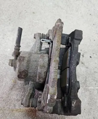 Toyota Corolla Verso E121 Front brake caliper