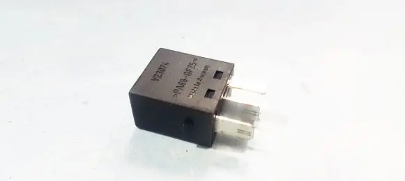 Mitsubishi Space Star Other relay MB953382