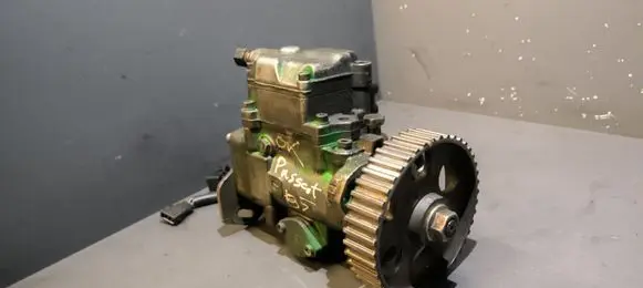 Volkswagen PASSAT B5 Fuel injection high pressure pump 2464463268 028130115A 0460404986