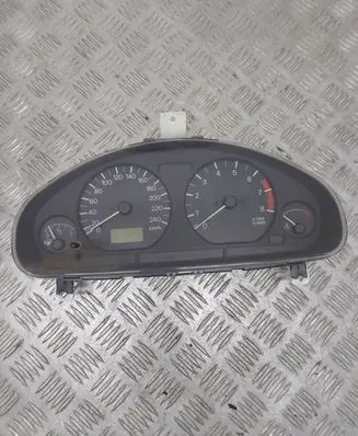 Mitsubishi Carisma Speedometer (instrument cluster) MR308400