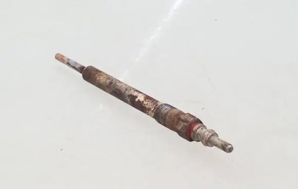 Volkswagen Golf VI Glow plug 03l963319a