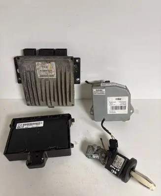 Renault Clio III Engine ECU kit and lock set 8200911560 R0410B041C 8200909666