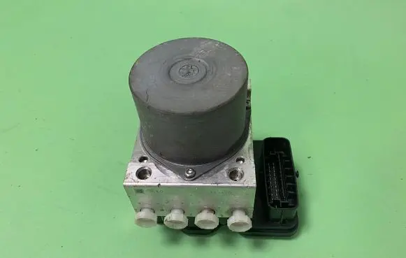 Toyota RAV 4 (XA40) ABS Pump 4454042400 8954142740 1339200480