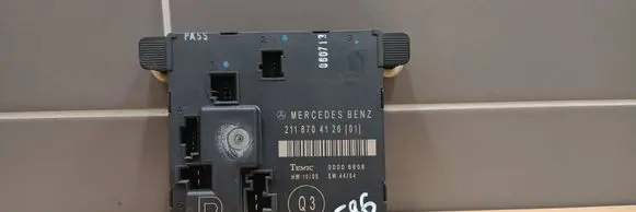 Mercedes-Benz E W211 Door control unit/module 2118704126 00006806