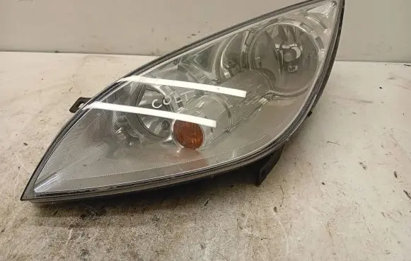 Mitsubishi Colt Headlight/headlamp 8301A285 0301208601
