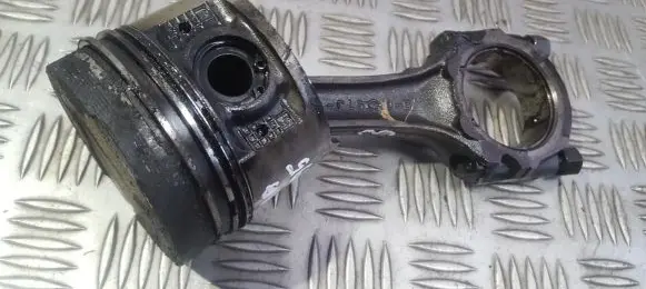 Renault Laguna I Piston with connecting rod