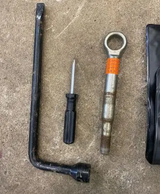 Subaru B9 Tribeca Tool set 