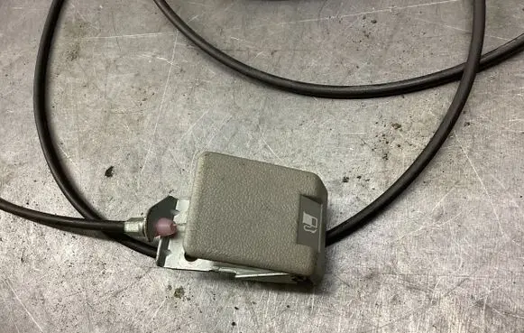Mitsubishi Grandis Fuel cap flap release cable 