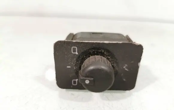 Wing mirror switch