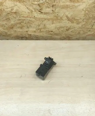 Honda HR-V Electric window control switch 3M0J21R M64613