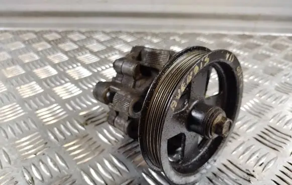 Toyota Avensis T250 Power steering pump