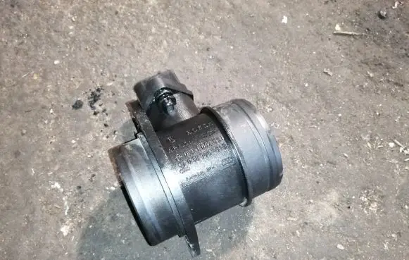 Volkswagen Caddy Mass air flow meter 0281002531 038906461B