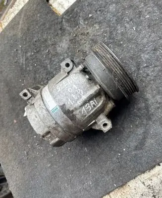 Renault Scenic I Air conditioning (A/C) compressor (pump) 7700103536