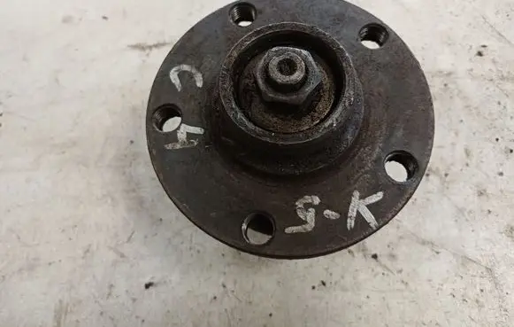 Audi A6 S6 C4 4A Rear wheel hub 4A0501653C