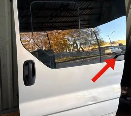 Opel Vivaro Sliding door rail trim 8200020535 91165733