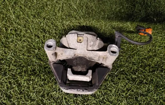 Audi A6 Allroad C7 Engine mount bracket 4G0199381