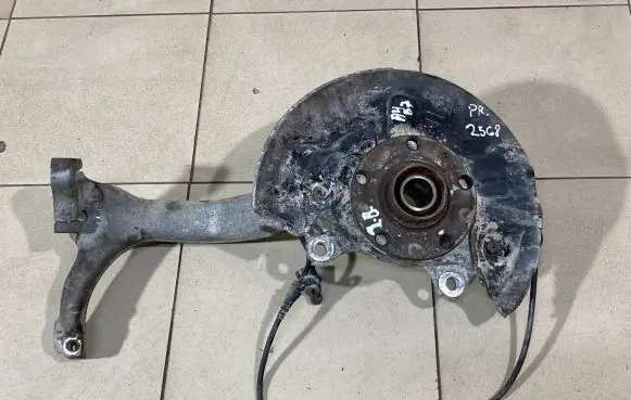 Audi A4 S4 B7 8E 8H Front wheel hub spindle knuckle