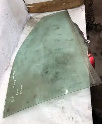 Honda Odyssey Front door window glass four-door 43R000262