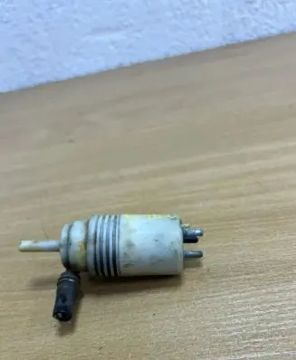Audi A4 S4 B5 8D Windscreen/windshield washer pump 1248690421 D7650
