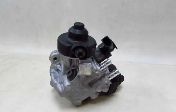 Audi A6 S6 C6 4F Fuel injection high pressure pump 0445010611 52421